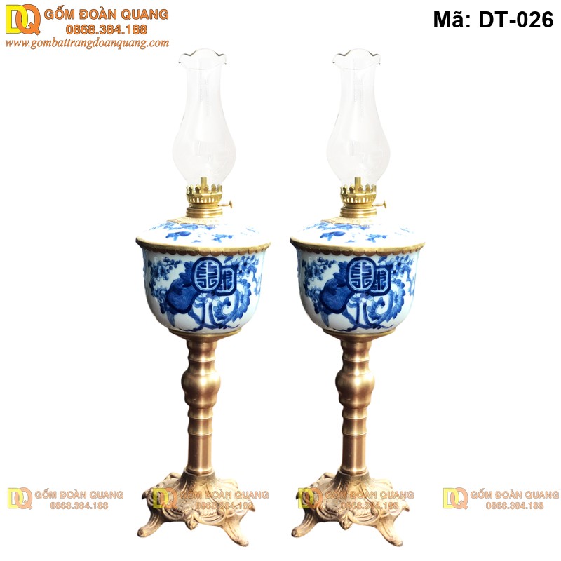 Đèn chưng bàn thờ bằng sứ men lam mã DT-026