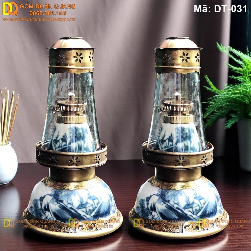 Đèn dầu mang ý nghĩa quan trọng trên bàn thờ