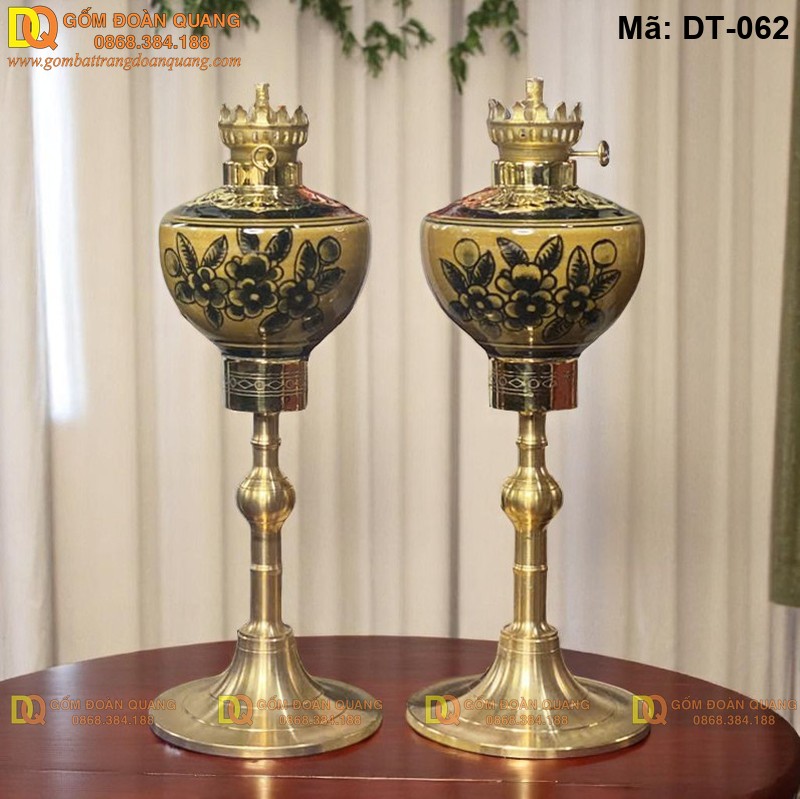 Đèn dầu men hoàng thổ chân đồng mã DT-062