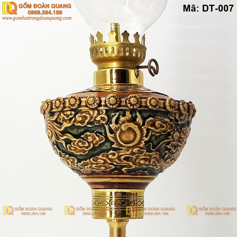 Đèn dầu kết hợp mẫu bát hương đẹp trên bàn thờ