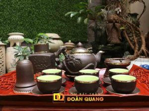 ấm chén tử sa bọc đồng đắp nổi