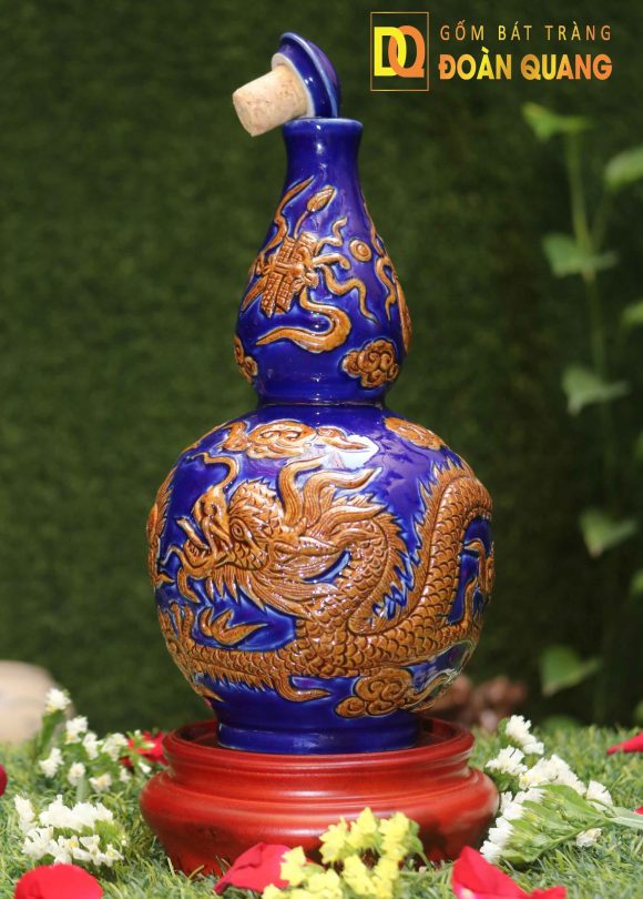 Nậm rượu men thúy lam rồng nổi