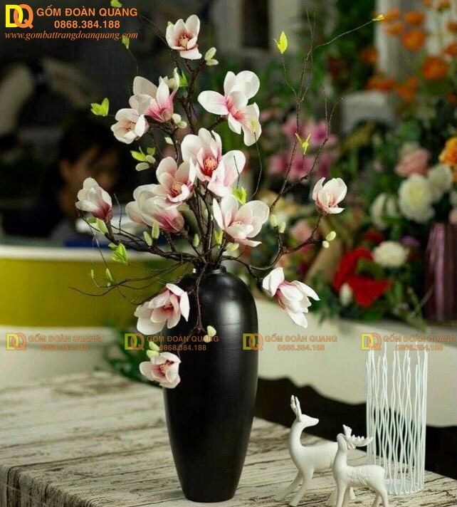 Lọ hoa trang trí nhà phố
