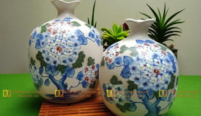 Không gian trở nên đẹp hơn với lọ hoa Bát Tràng