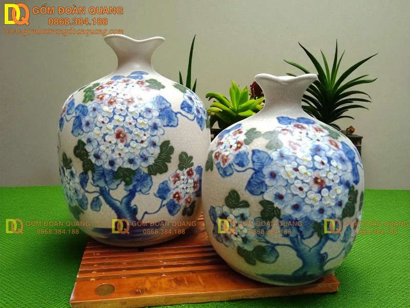 Không gian trở nên đẹp hơn với lọ hoa Bát Tràng