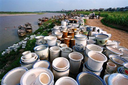 Bờ sông làng gốm Bát Tràng - Ảnh cũ