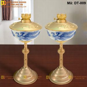 Mẫu chân đèn dầu bằng đồng, thân sứ Bát Tràng mã DT-009