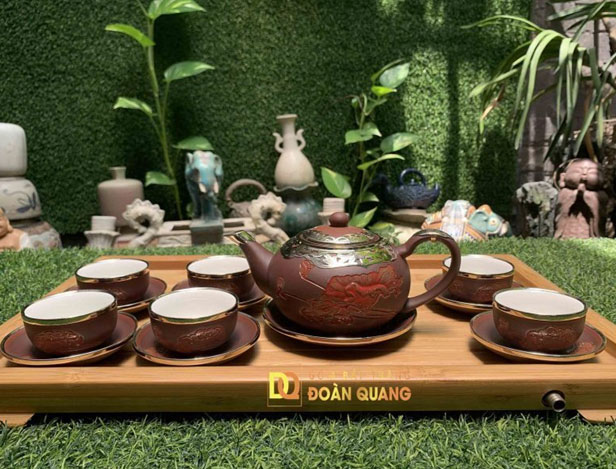 những loại ấm chén bọc đồng