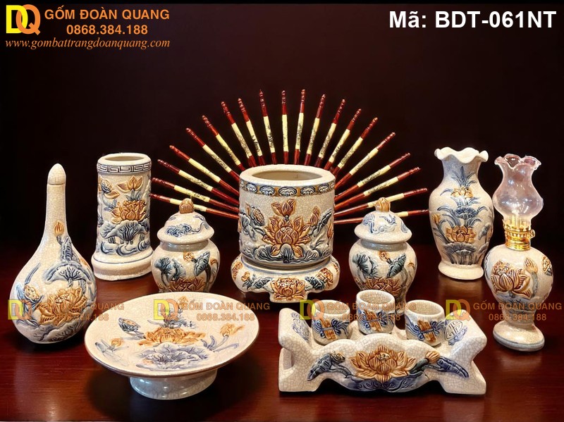 Bộ đồ thờ 1 bát hương đắp nổi sen cho bàn thờ Phật Bà mã BDT-061NT