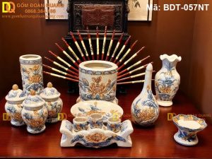 Bộ đồ thờ bằng sứ Bát Tràng đắp nổi Sen mã BDT-059NT