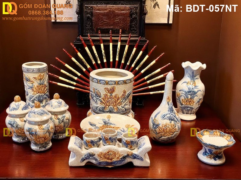 Bộ đồ thờ bằng sứ Bát Tràng đắp nổi Sen mã BDT-059NT