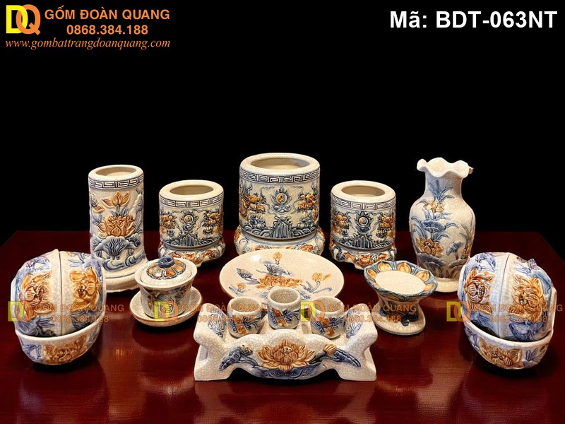 Bộ đồ thờ Bát Tràng cơ bản với 3 Bát nhang cảnh Rồng mã BDT-063NT