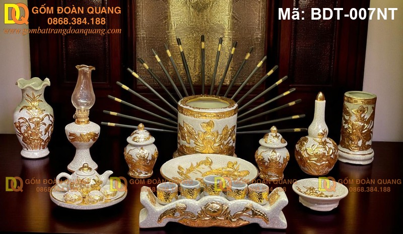 Bộ đồ thờ cảnh sen đắp nổi dát vàng mã BDT-007NT
