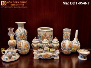 Bộ đồ thờ cúng gốm đầy đủ đắp nổi sen cho bàn thờ Phật mã BDT-054NT