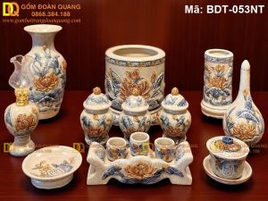 Bộ đồ thờ sứ đẹp trang nhã cảnh Sen cho bàn thờ phật mã BDT-053NT