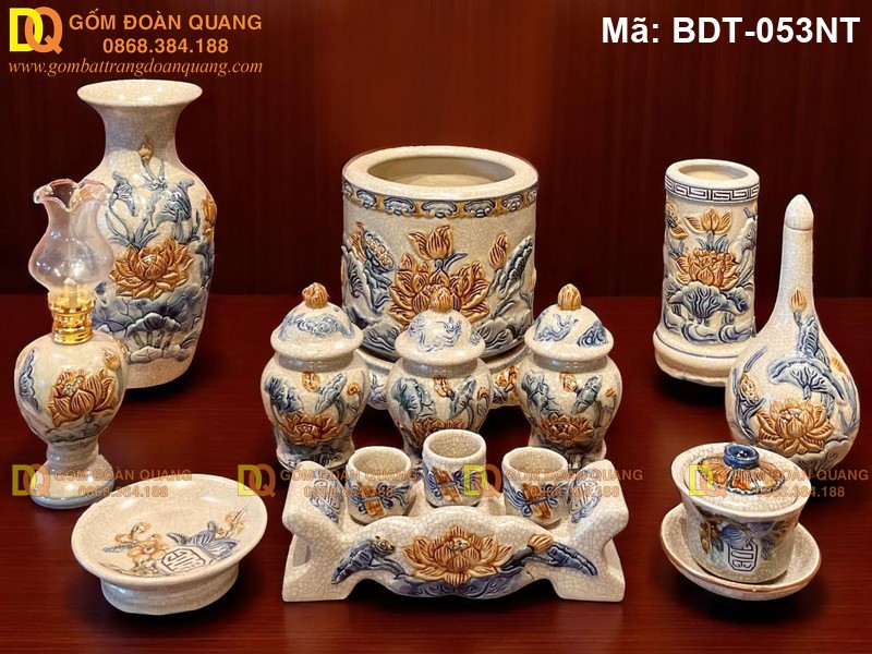 Bộ đồ thờ sứ đẹp trang nhã cảnh Sen cho bàn thờ phật mã BDT-053NT