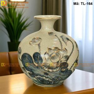 Bình sứ hút tài lộc men rạn vẽ sen mạ vàng 24K mã TL-164