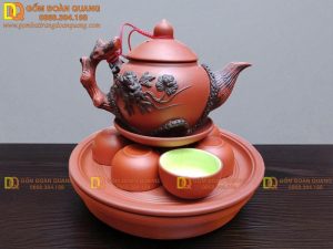 Bộ ấm chén đất nung Bát Tràng đắp nổi khay tròn