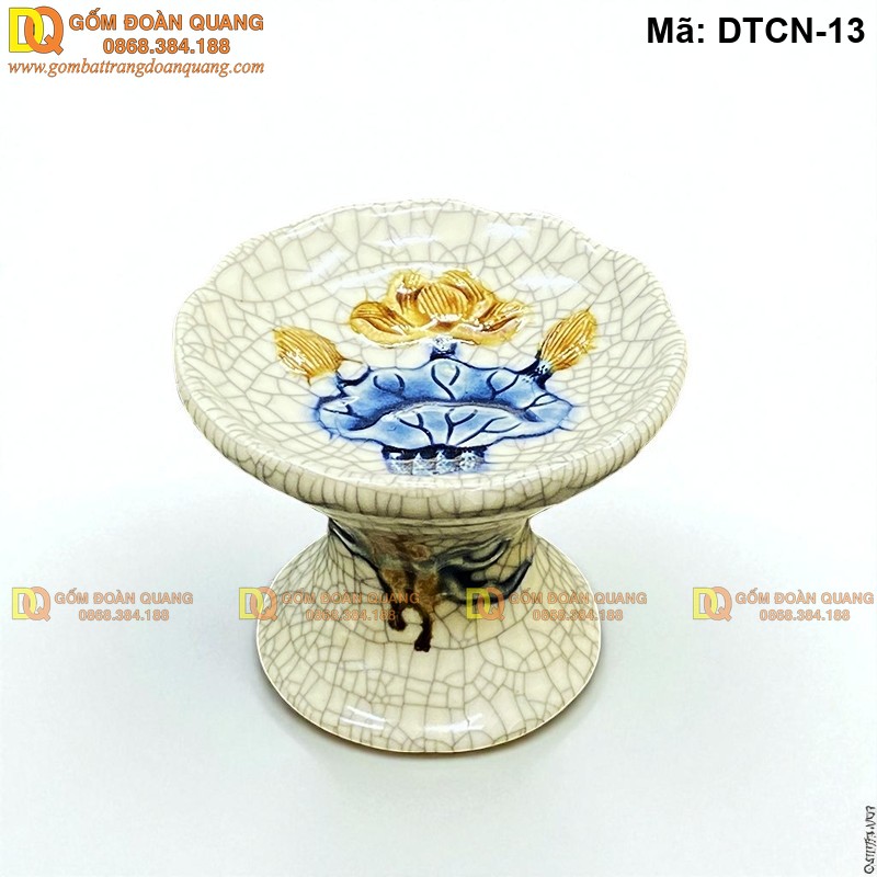 Chân nến thờ gốm sứ men rạn đắp nổi sen mã DTCN-13