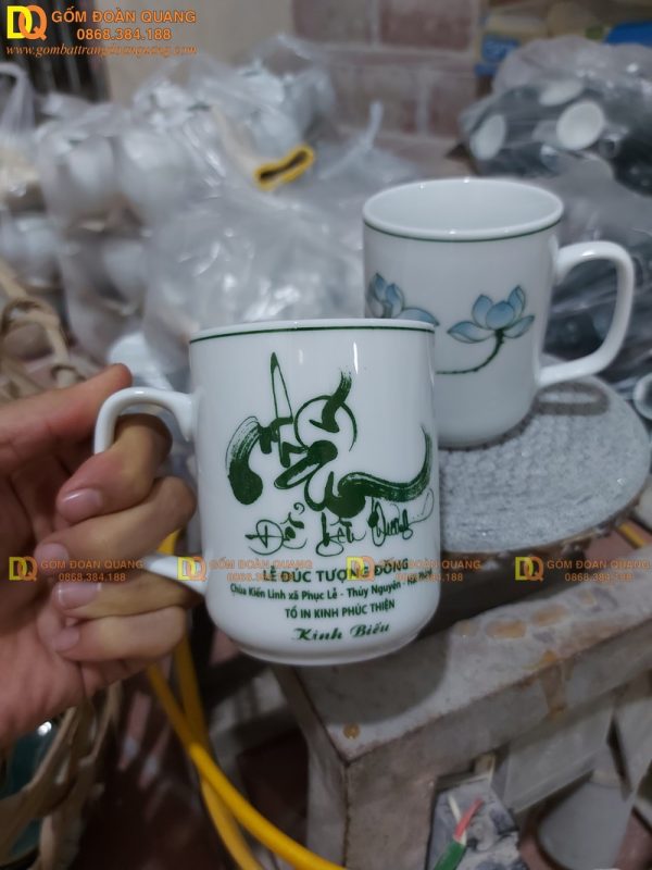 Ly sứ vẽ tay làm quà tặng