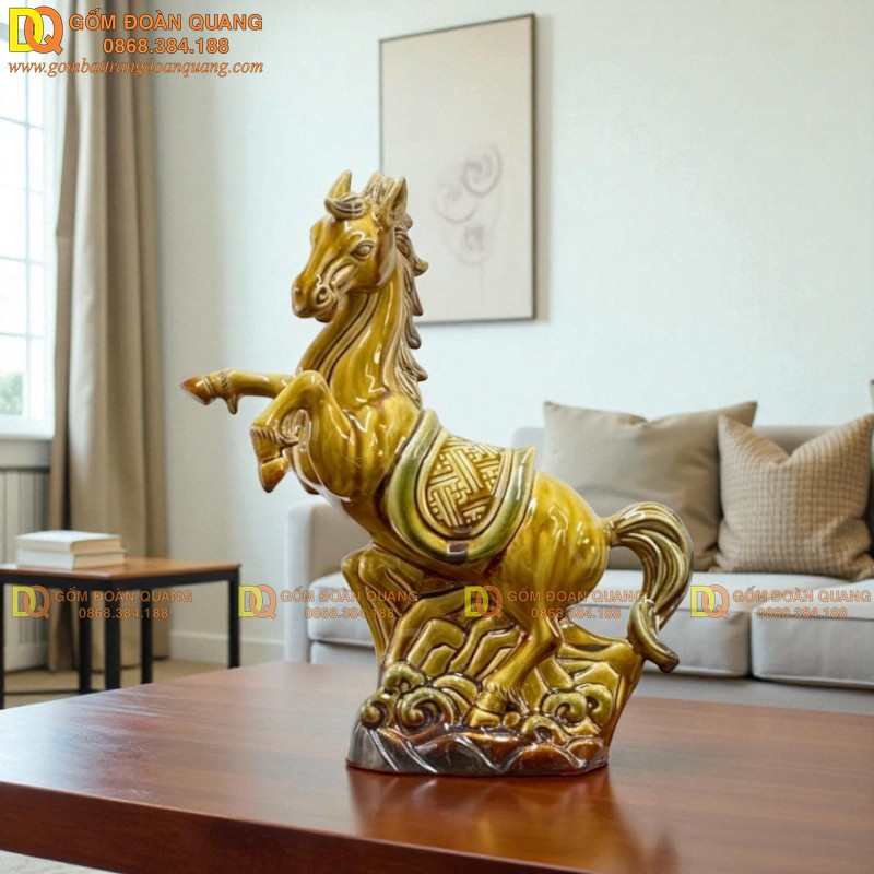 Tượng gốm sứ cho người tuổi Ngọ (Ngựa)